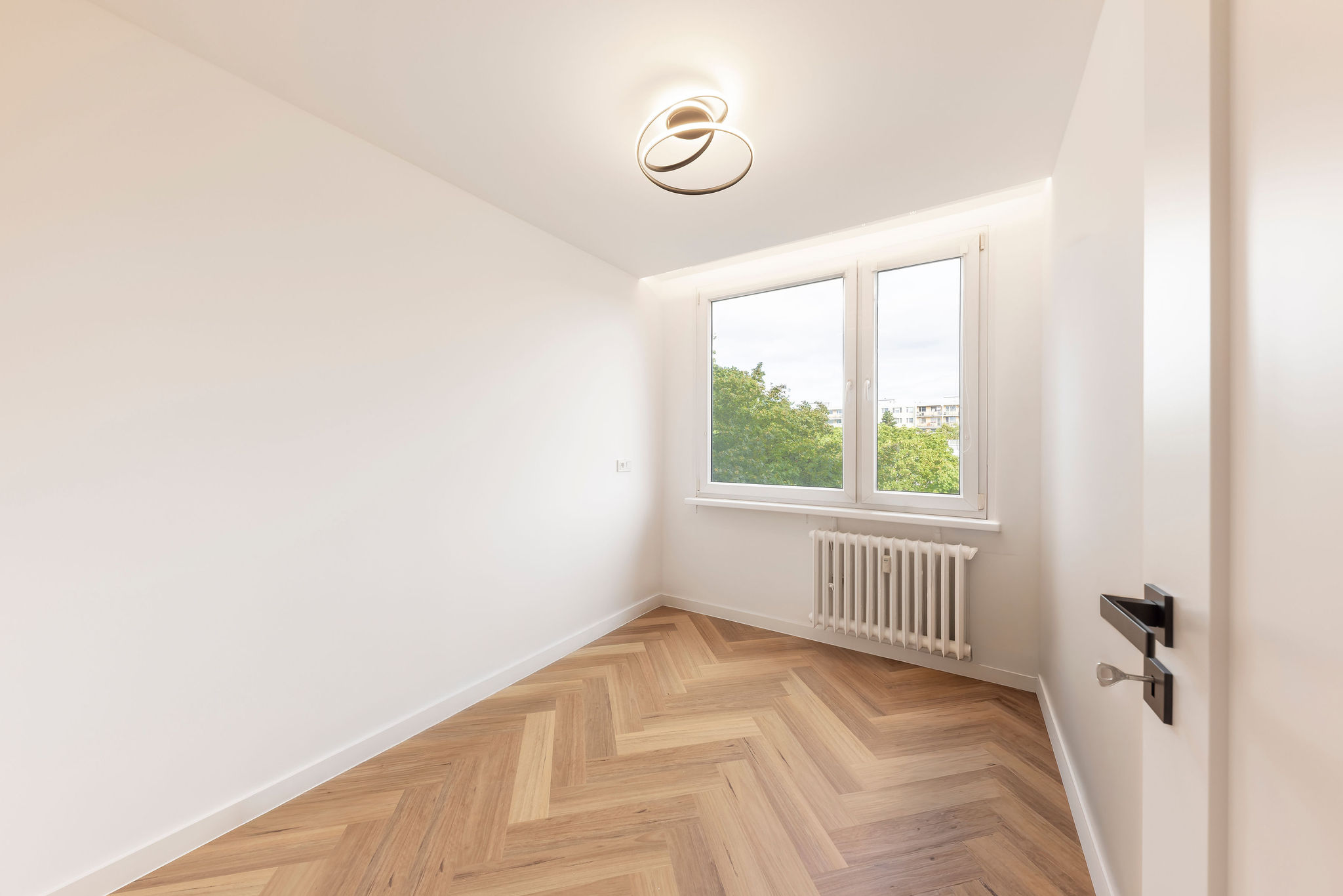 Offer gallery image 6