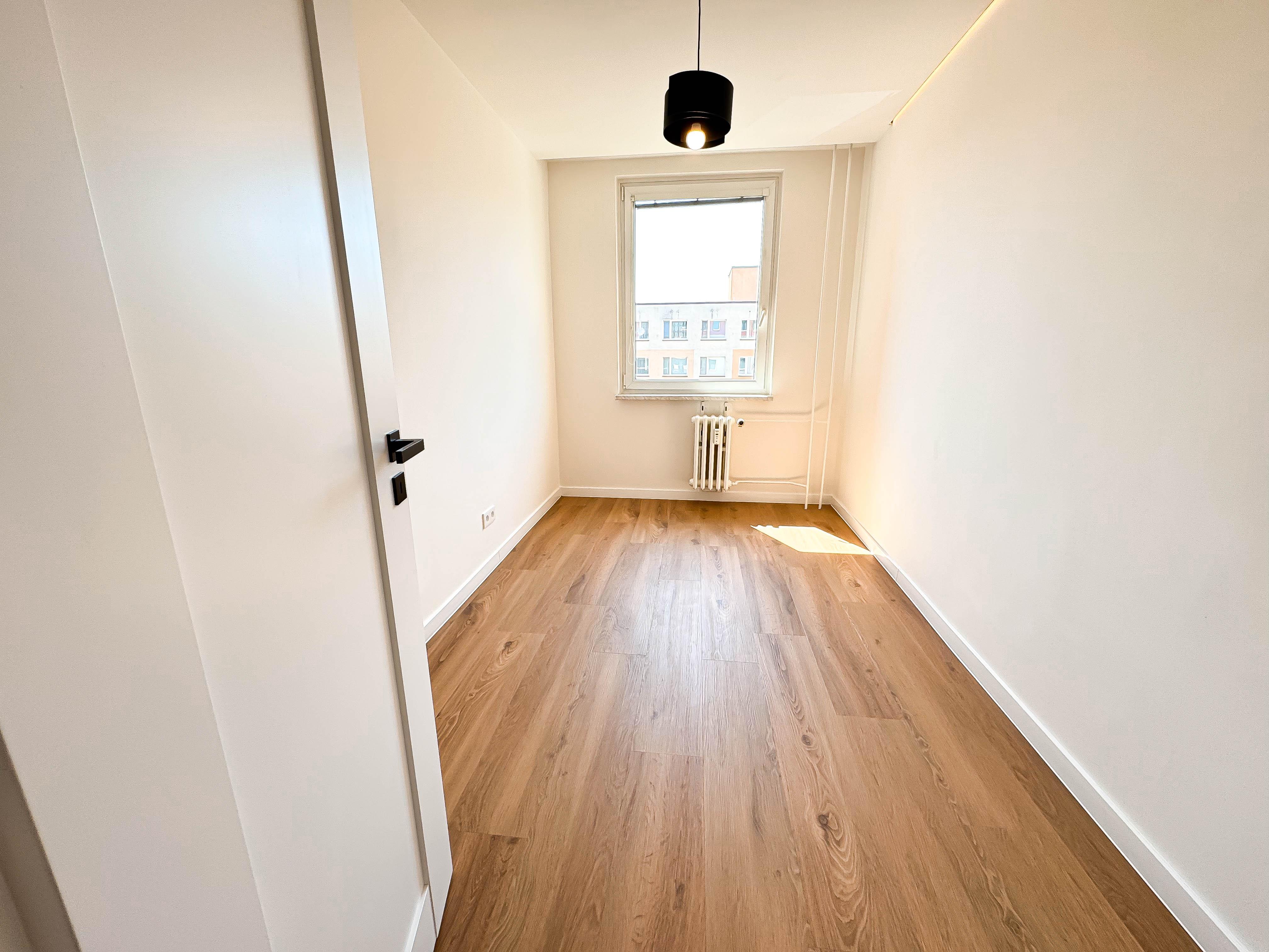 Offer gallery image 6