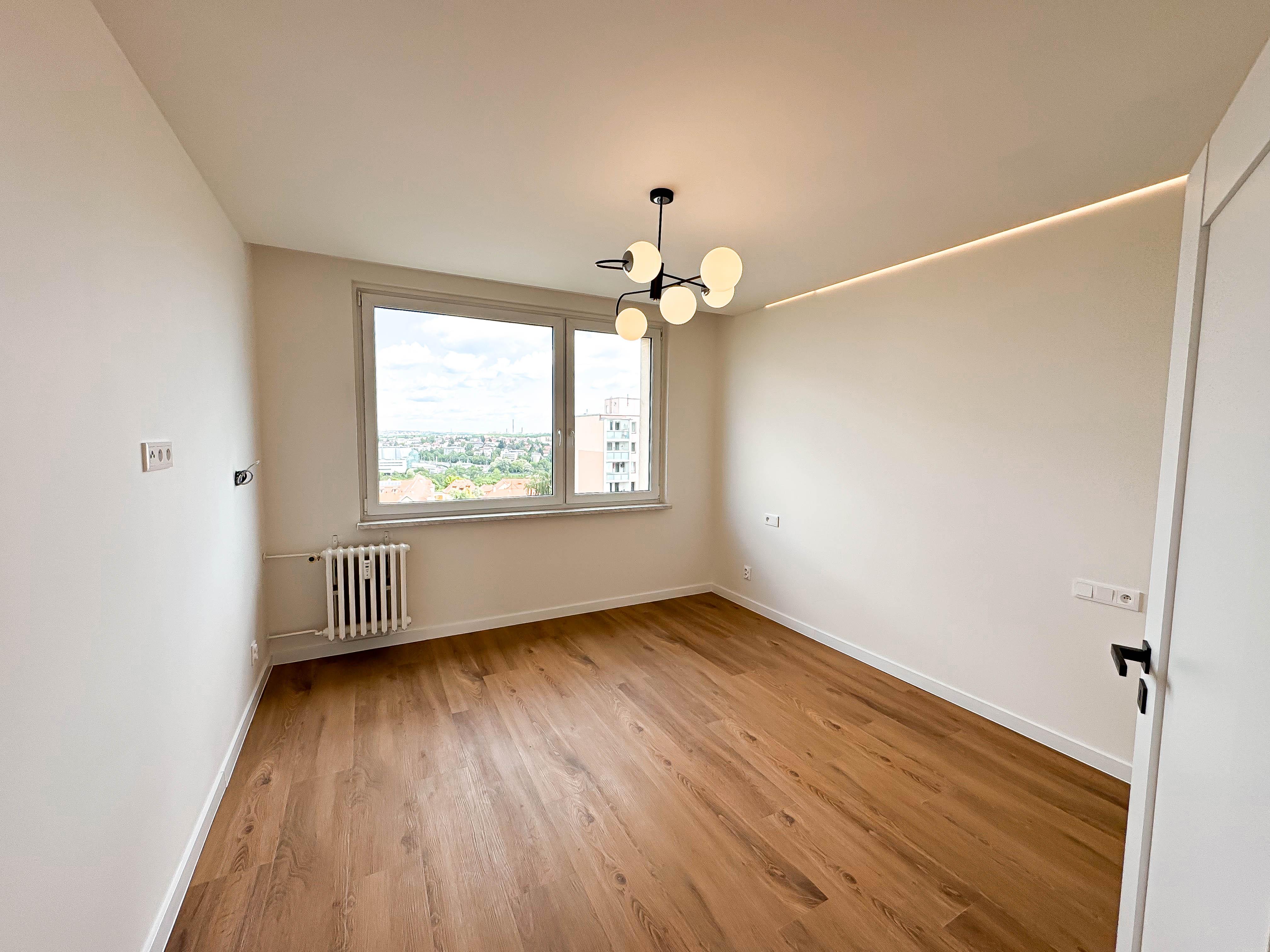 Offer gallery image 5