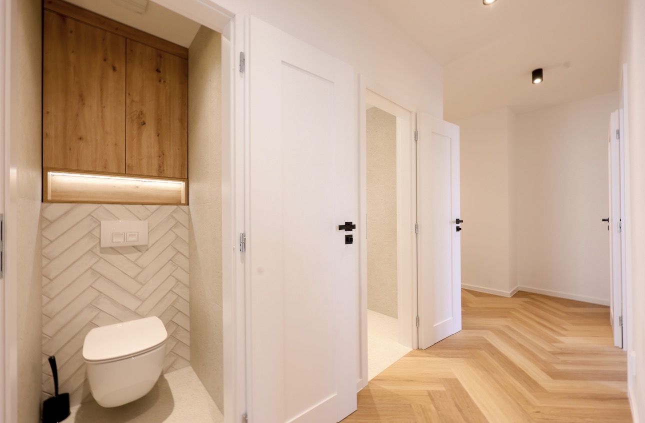 Offer gallery image 2